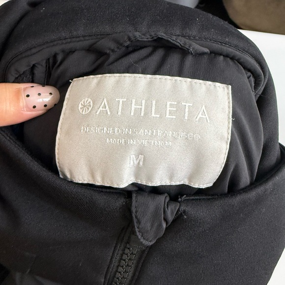 Athleta Women’s Black Inlet Jacket Sz Medium - Picture 5 of 13